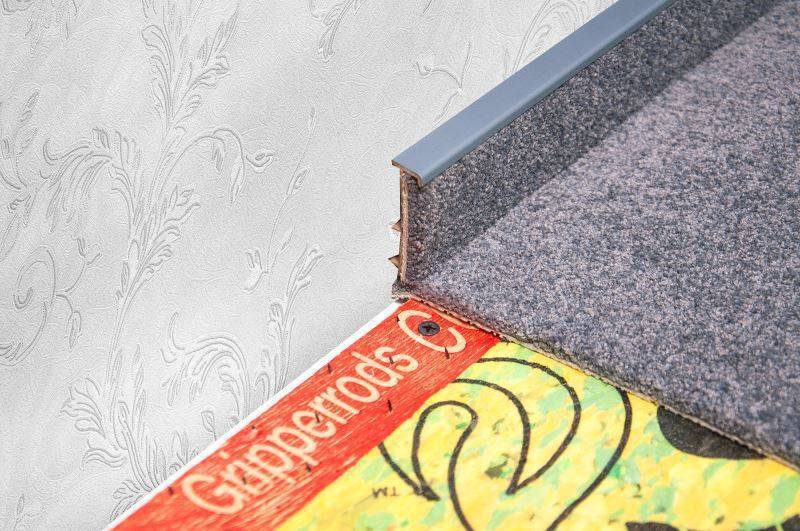 Плинтус для ковролина "Korner" Listwa графит (2500*13,8*50 мм) — купить в Нальчике