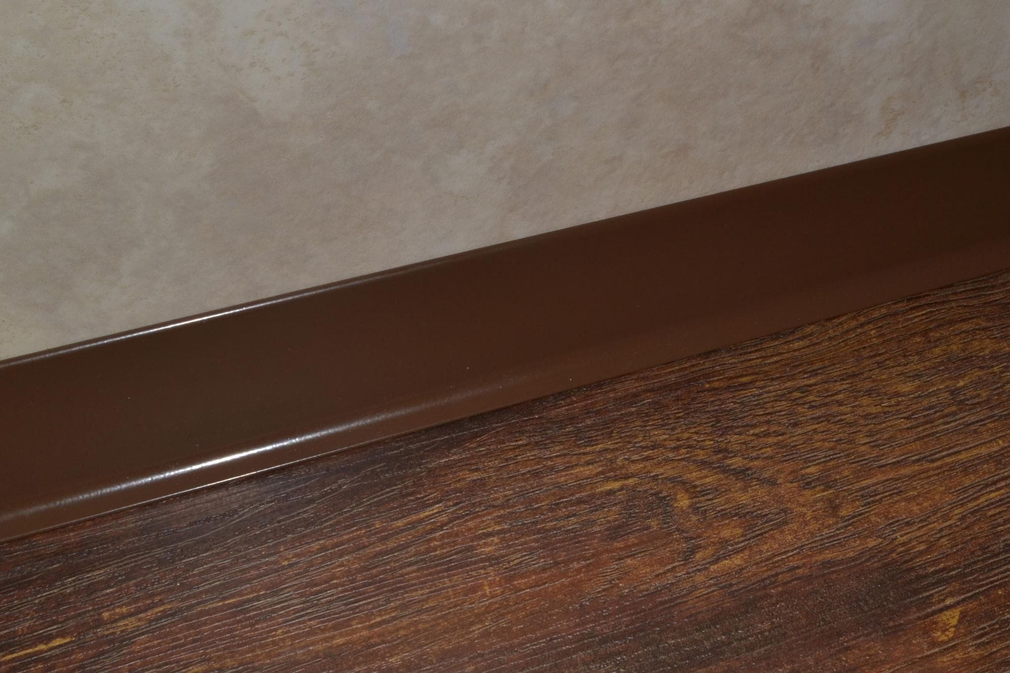 Плинтус алюминиевый L-образный шоколад (2500*11*60 мм) — купить в Нальчике